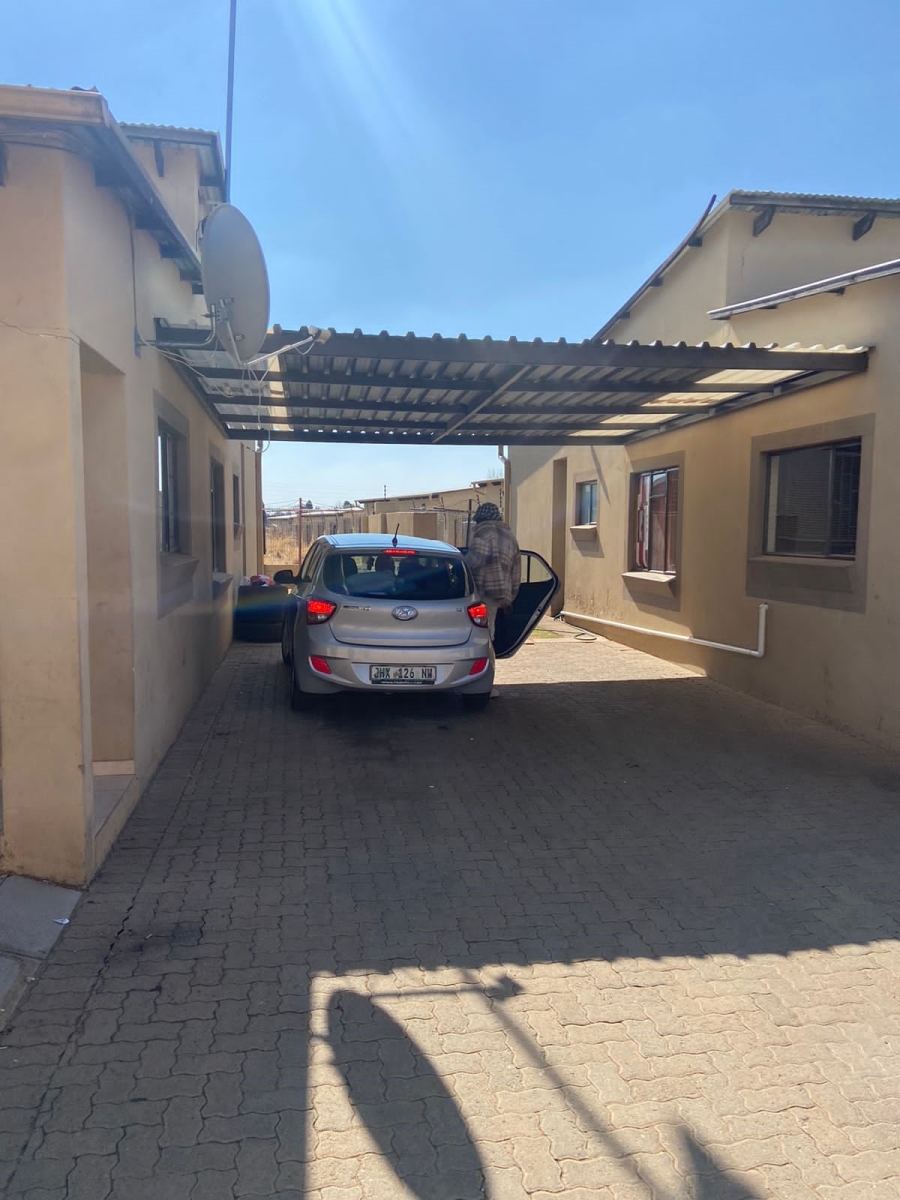 To Let 2 Bedroom Property for Rent in Dassie Rand North West